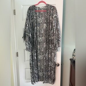 Umgee Black, White & Tan Animal Print Kimono